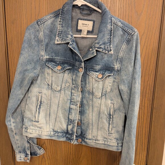 Forever 21 Denim Jacket Light Faded Denim Wash with SIlver Tone Hardware-Size S - Picture 1 of 4